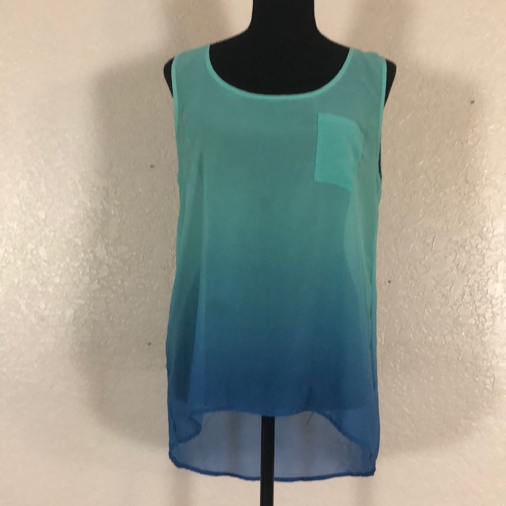 883 Charming Charlie sleeveless blouse. SzM